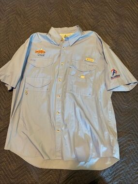 Columbia Men’s Light Blue Short-Sleeve Utility Button-Down Shirt